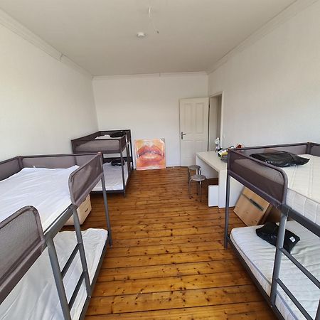 Kleines Zimmer Fuer Bis Zu 6 Personen Essen Exterior foto